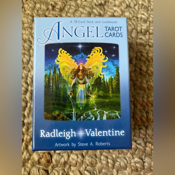 ANGEL TAROT CARDS BY RADLEIGH VALENTINE - Picture 1 of 4